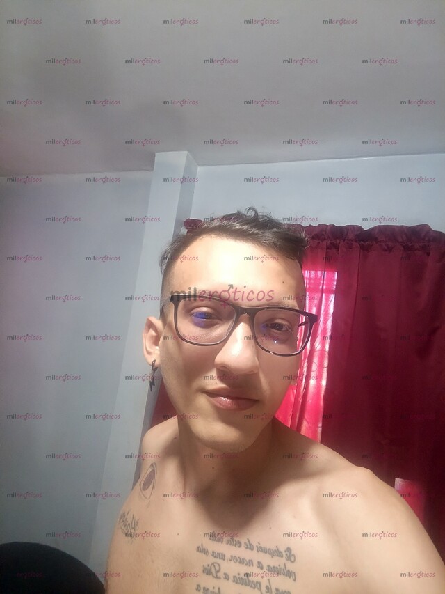 FOTOS DE JOVEN LATINO HETEROSEXUAL COMPLACIENTE TONIFICADO DELGADO HARCORE