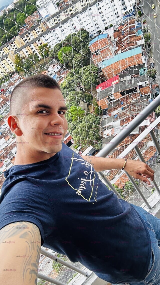 FOTOS DE DISPUESTO A CUMPLIR TODAS TUS FANTASÍAS