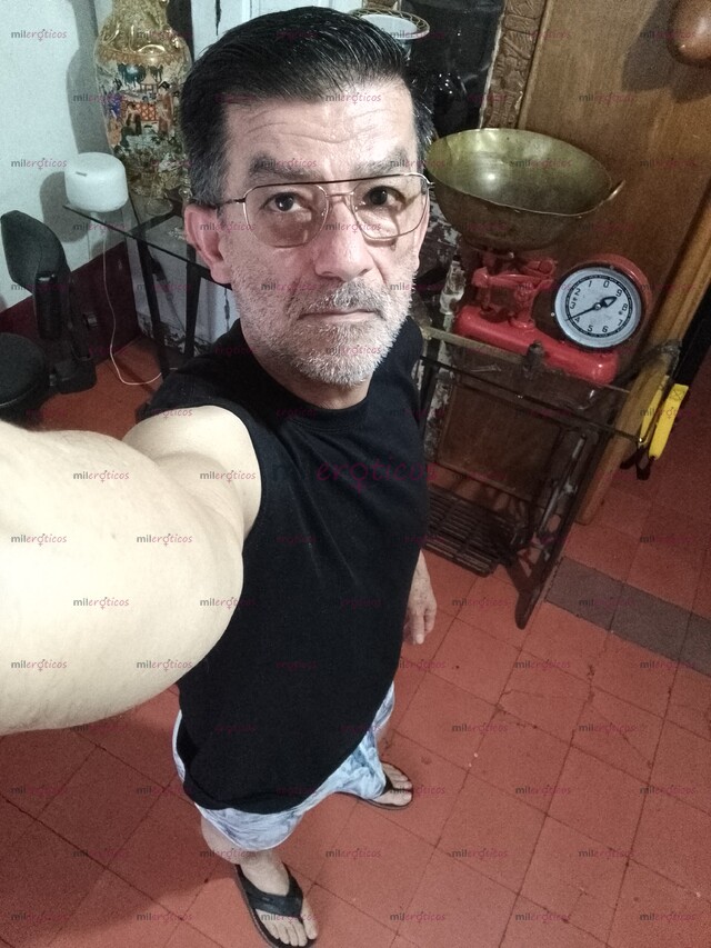 FOTOS DE BUSCA MASAJISTA PROFESIONAL MADURO PASIVO EN MEDELLÍN