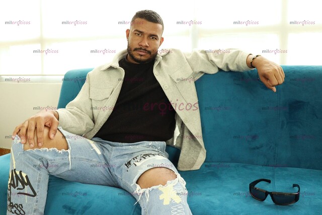 FOTOS DE MORENO DE 1.80. ARRECHO DE PASO PARA PASARLA DELICIOSO