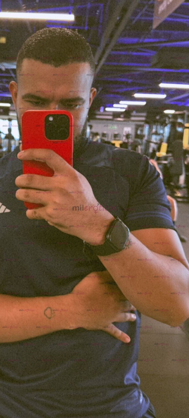 FOTOS DE MORENO DE 1.80. ARRECHO DE PASO PARA PASARLA DELICIOSO