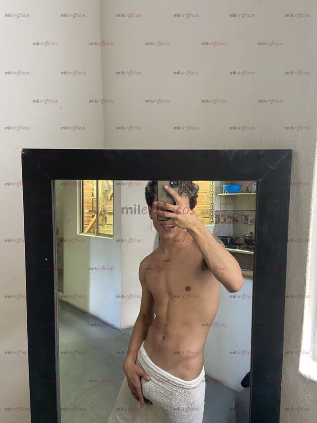FOTOS DE POLLO RESERVADO CON GANAS DE CUMPLIR MUCHAS FANTASÍAS Y CON BUENA VERGA Y NALGA