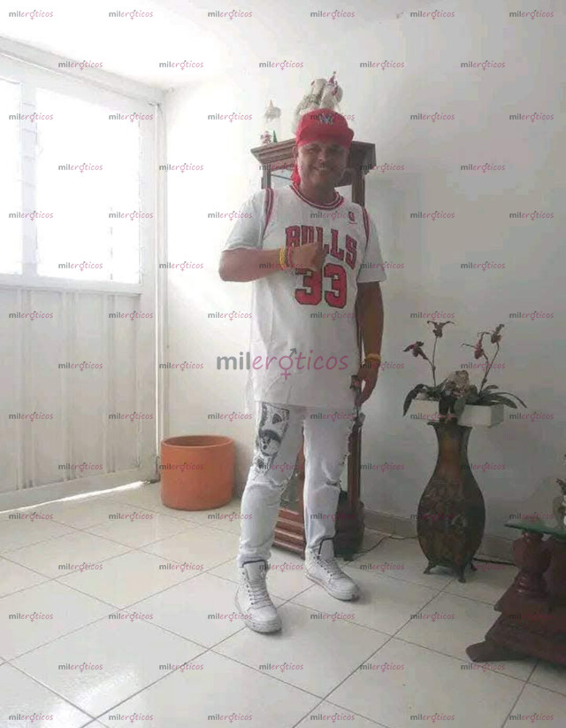 FOTOS DE JOVEN OFRECE SEXO A MUJERES O PAREJAS LESVIANAS