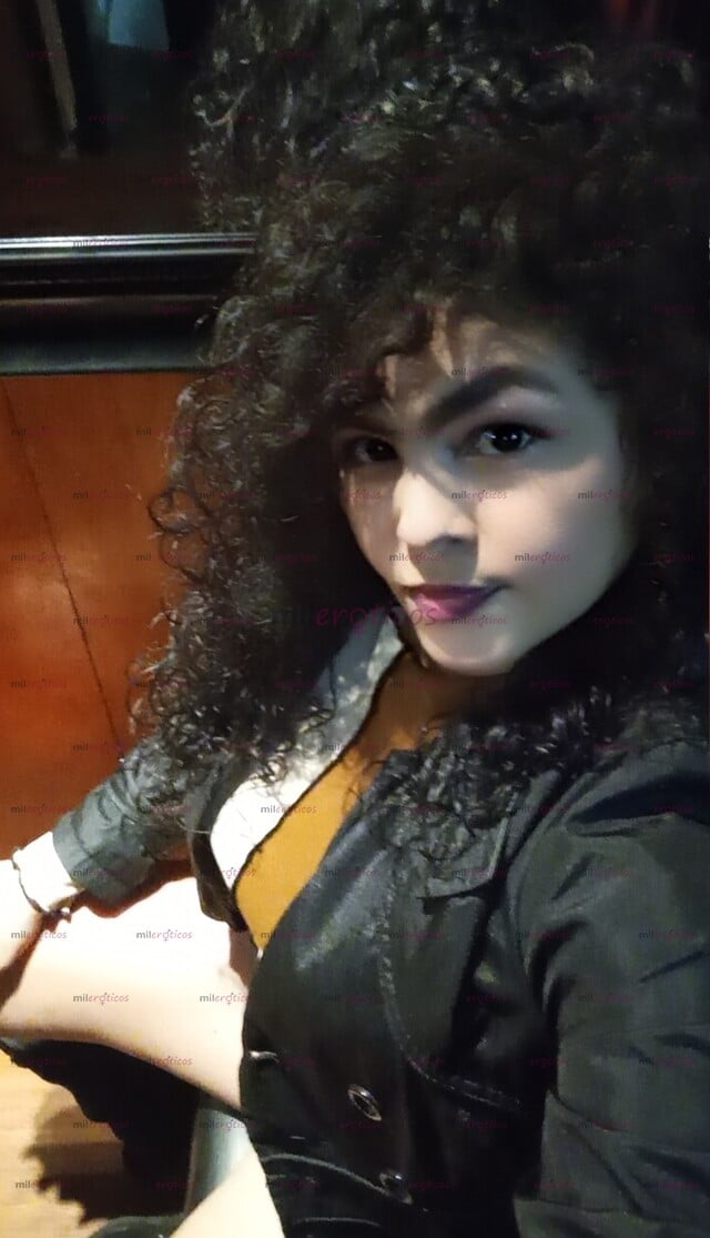 FOTOS DE DELICIOSA ENCANTADORA MUJER BLANCA JOVEN SEXY APASIONA