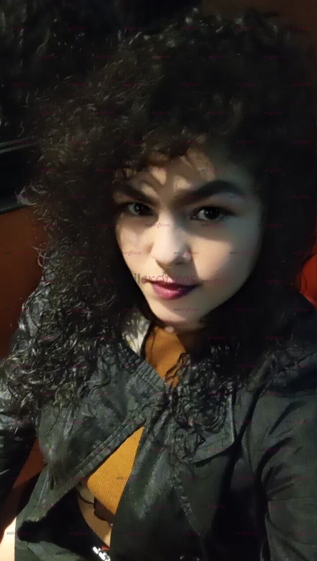 FOTOS DE DELICIOSA ENCANTADORA MUJER BLANCA JOVEN SEXY APASIONA