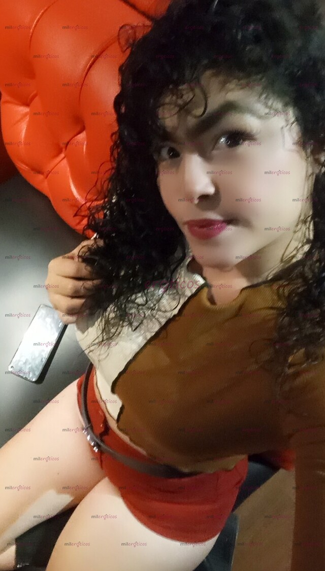 FOTOS DE DELICIOSA ENCANTADORA MUJER BLANCA JOVEN SEXY APASIONA