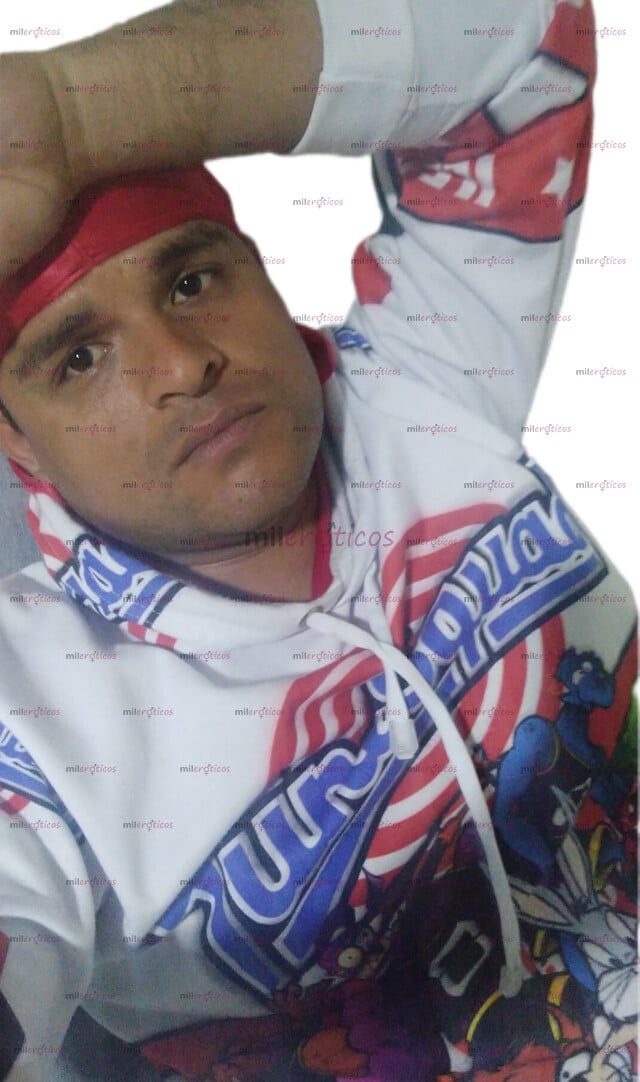 FOTOS DE JOVEN OFRECE SEXO A MUJERES O PAREJAS LESVIANAS