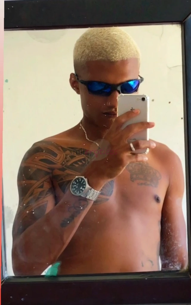 Cheio de pegada malvadao e carinhoso pronto pra te satisfazer 1 80 de altura bem gostoso 20 cm de pica pronto pra te satisfazer gostoso com local vem...