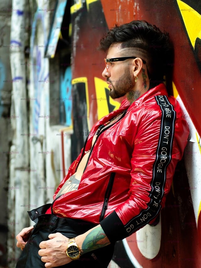 FOTOS DE RELÁJATE CON MIS MANOS Y DESPUÉS CON MI CUERPO. DÉJATE CONSENTIR POR MI.!