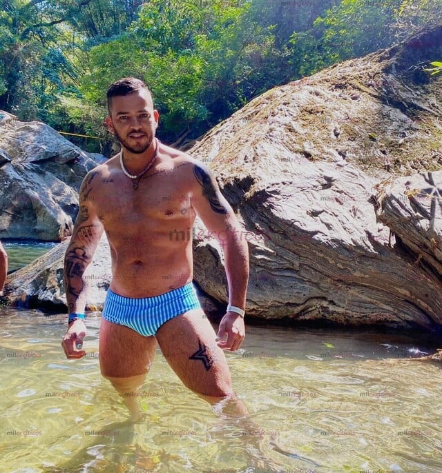 FOTOS DE POR POCOS DIAS... VICKINGO! MACHO PINTA VERGON MORBOSO Y DOMINANTE