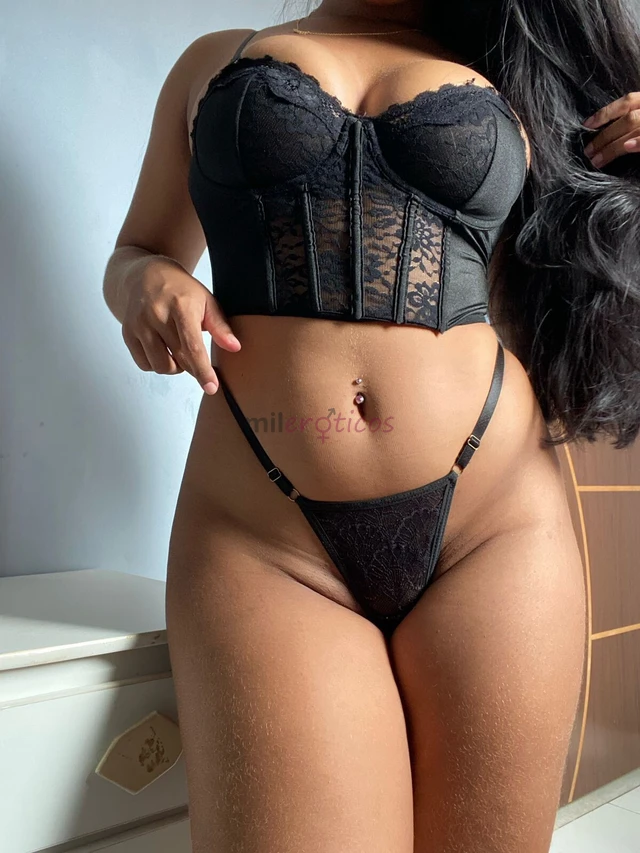 Ola lindo prazer sou a vivi 19 aninhos sou morena 1 65 de altura 64 kg com curvas bumbum grande redondo seios firmes bom de voce mamar meu atendimento...