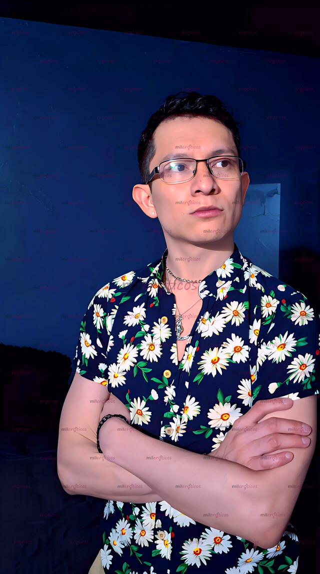 FOTOS DE JOVEN 100% PASIVO LAMPIÑO Y MUY COMPLACIENTE