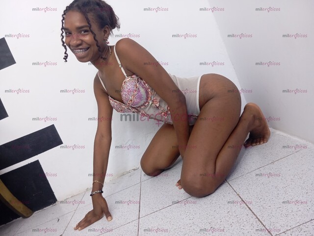 FOTOS DE NEGRA RICA Y COMPLACIENTE LE GUSTA DIVERTIRSE