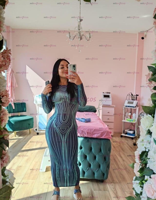 FOTOS DE LA MORENITA MAS CALIENTE DE LA CIUDAD, FLAQUITA, APRETADITA Y SUPER RICA
