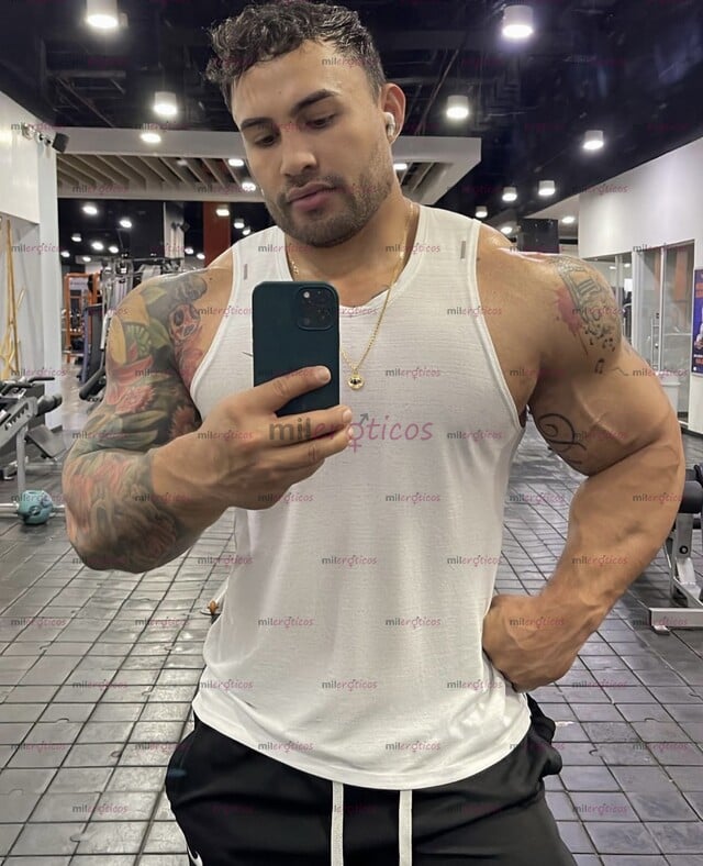 FOTOS DE AARÓN CHICO LATINO XXL POR POCOS DÍAS EN LA CIUDAD LLÁMAME !!