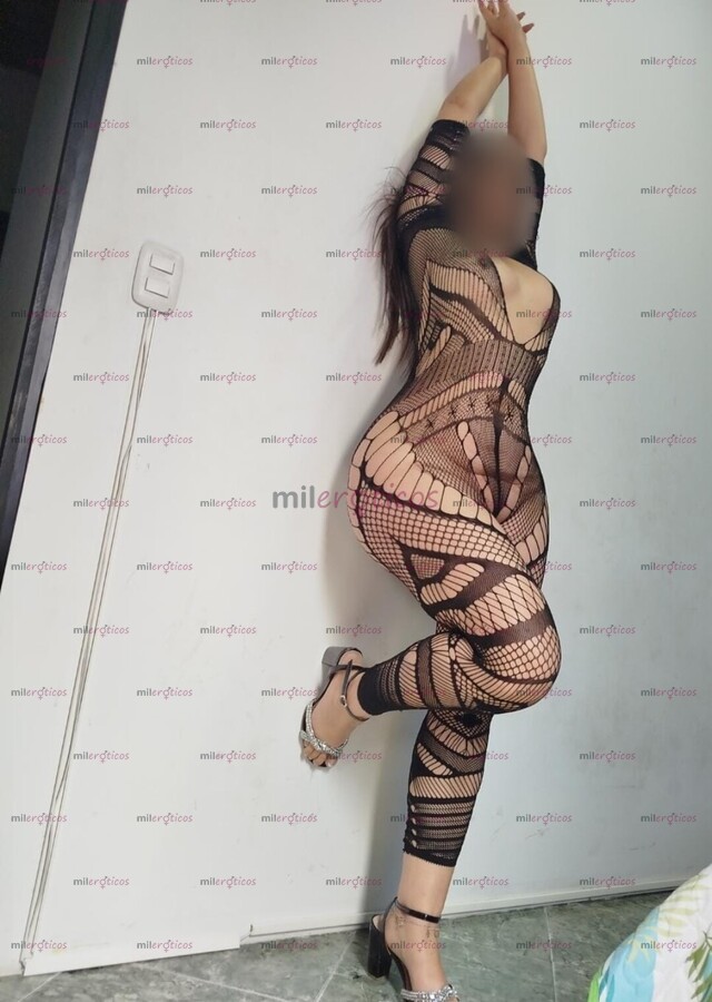 FOTOS DE HERMOSA ANDREA LLEGÓ A CASTILLA LINDA TRIGUEÑA CON UNAS CADERAS GRANDES