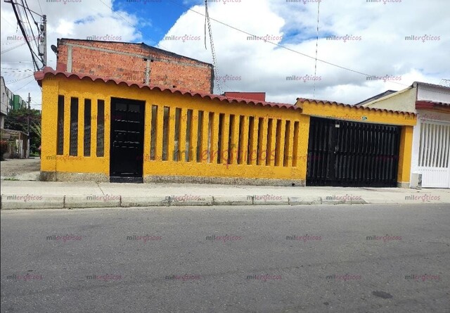 FOTOS DE CASA AMARILLA EN CASTILLA SOLICITA CHICAS PARA TRABAJAR .