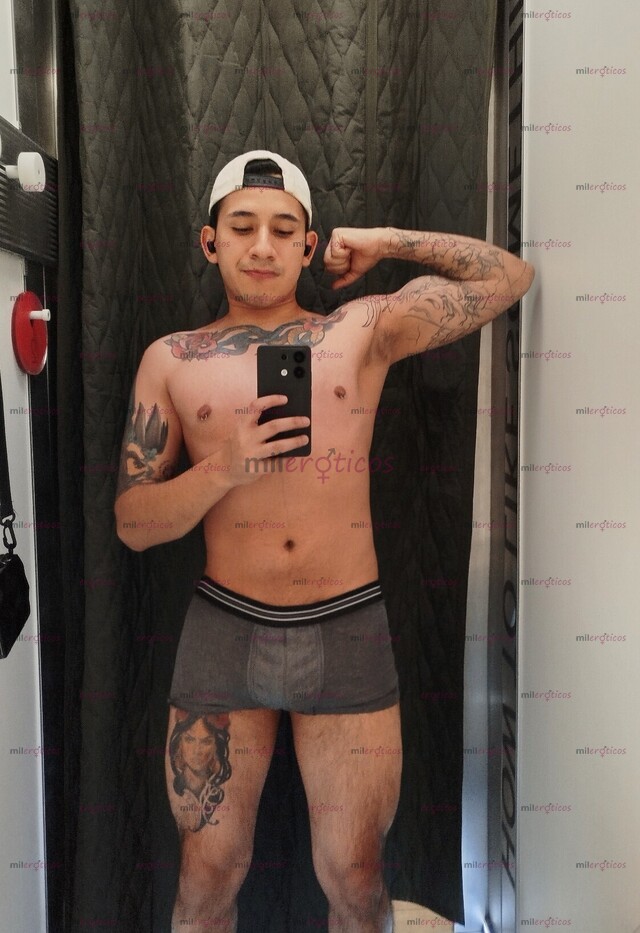 FOTOS DE JOVEN INTER TATUADO VARONIL, NALGON DE 19 CM GRUESOS Y LECHEROS