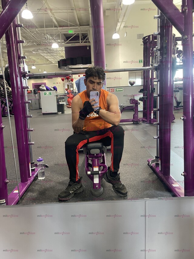 FOTOS DE DANIEL VIGOROSO ARDIENTE TU AMANTE IDEAL SOLO A MUJERES 400 TODA LA NOCHE. 300 H