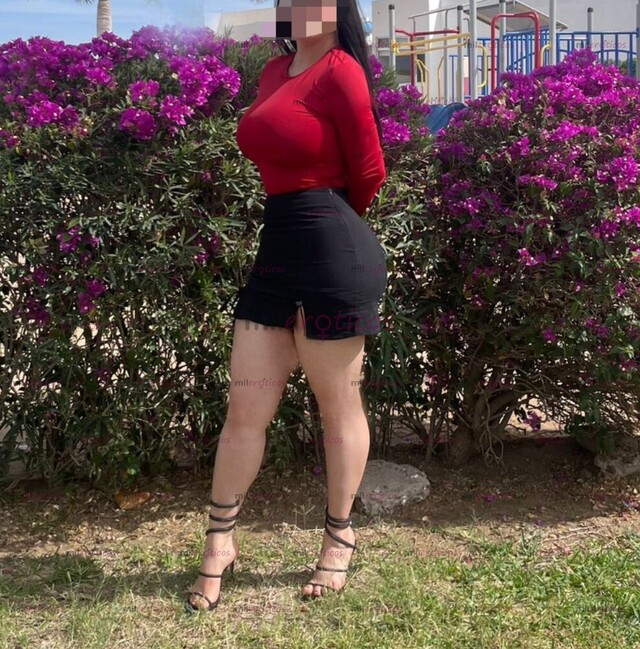 FOTOS DE PELO NEGRO, ACINTURADA, NALGONA, TEZ BLANCA, CARISMATICA Y COMPLACIENTE