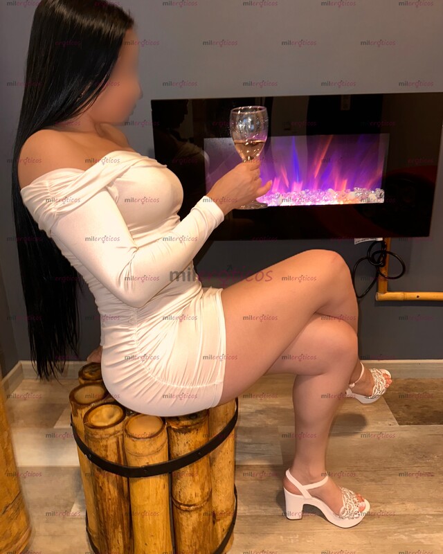 FOTOS DE LUNA CAUTIVADORA ESCORT CON FIGURA ELEGANTE Y ATLETICA