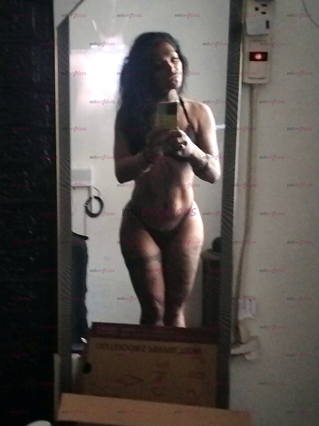 FOTOS DE MORENA EXÓTICA, TATUADA, Y DE CARÁCTER SINGULAR.