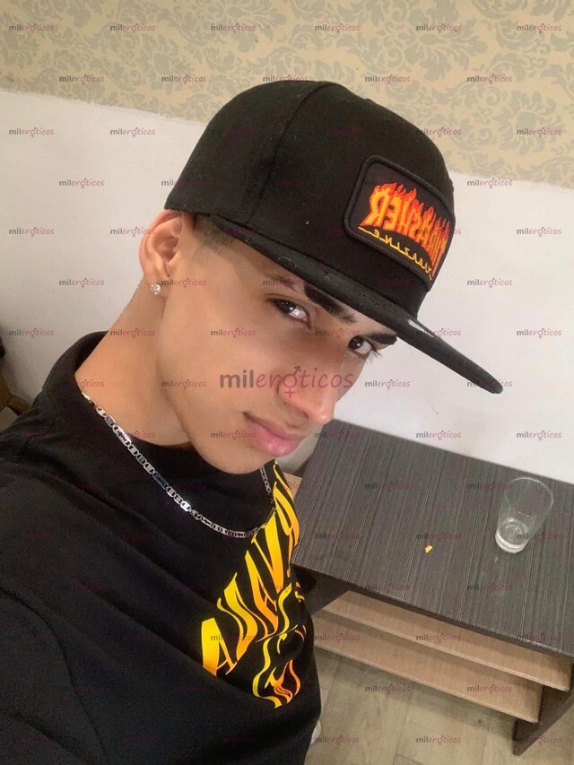 FOTOS DE JOVEN SERIO Y VARONIL DISPUESTO A COMPLACERTE EDUCADO FULL ASEADO Y COMPLACIENTE