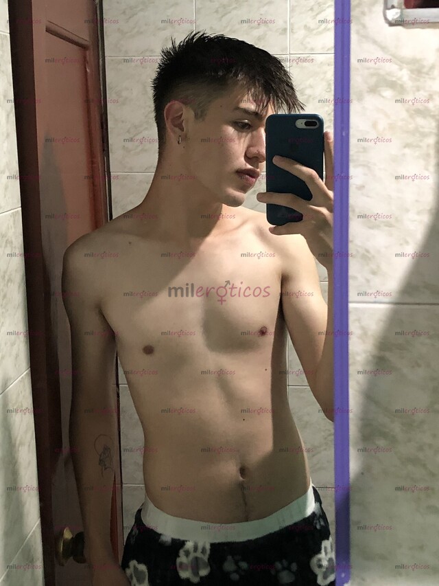 FOTOS DE UNIVERSITARIO DISCRETO, COMPLACIENTE Y ASEADO