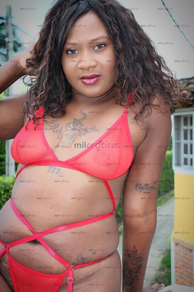 FOTOS DE MORENA ARDIENTE CON GANAS DE PASARLA GENIALMENTE RICO