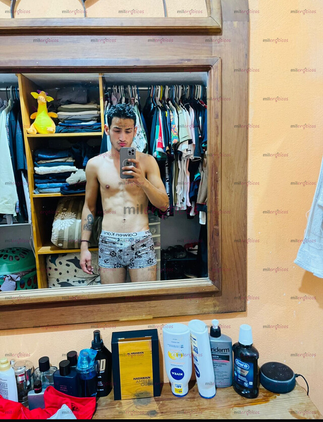 FOTOS DE GUAPO CHICO TWINK, NUEVO EN LA PLATAFORMA