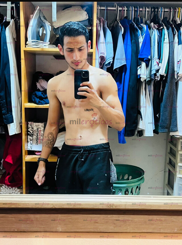 FOTOS DE GUAPO CHICO TWINK, NUEVO EN LA PLATAFORMA