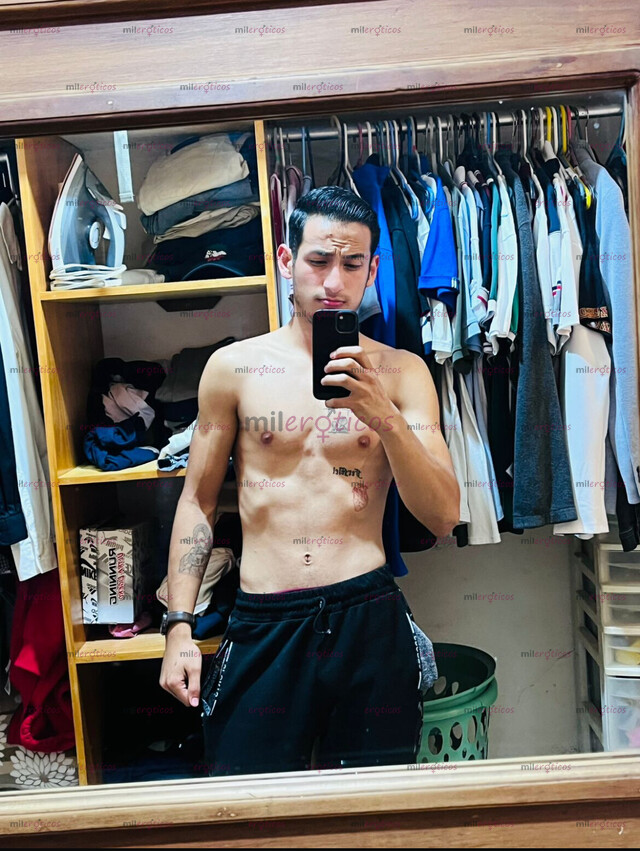 FOTOS DE GUAPO CHICO TWINK, NUEVO EN LA PLATAFORMA