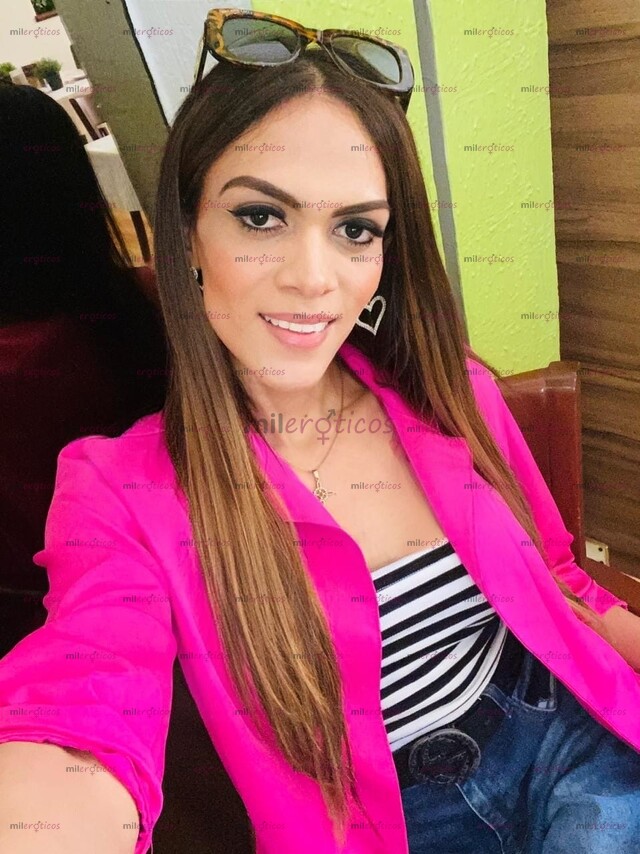 FOTOS DE HERMOSA MORENITA DISPUESTA A CUMPLIR CON TUS MÁS DESEADOS FETICHES