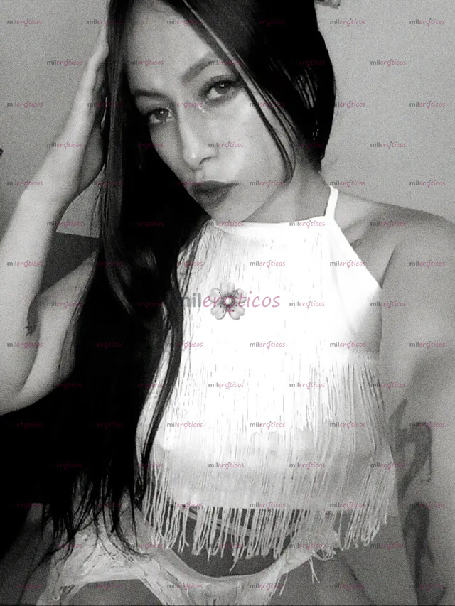 FOTOS DE COLOMBIANA DE 20 AÑOS, TATUADA Y JUGUETONA