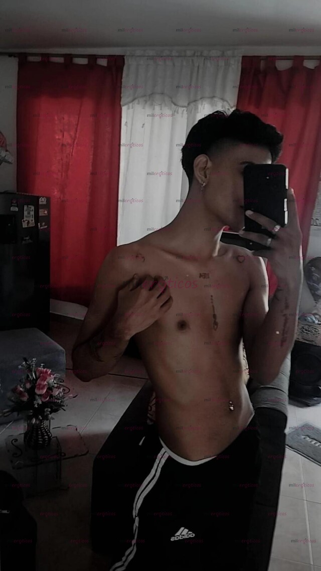 FOTOS DE MANU JOVEN DE PASO DISPONIBLE Y DISPUESTO A CUMPLIR TUS FANTASÍAS SEXUALES