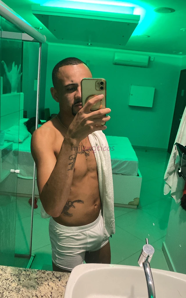 Atendimento top sem frescura sexo seguro atendo todos os dias da semana na cama sou ativo liberal deixo que o cliente conduza o momento entre contato...