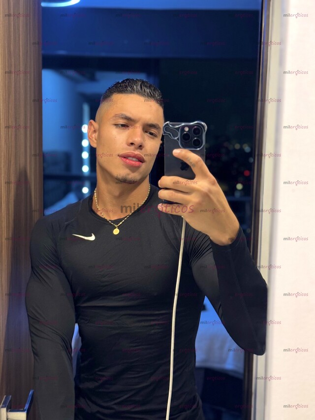 FOTOS DE COLOMBIANO 25 AÑOS VERGON ALTO 180 CM DISPONIBLE EN TU CUIDAD.