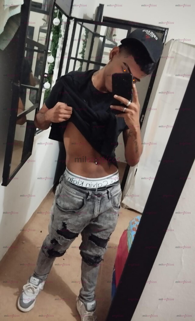 FOTOS DE MANU JOVEN DE PASO DISPONIBLE Y DISPUESTO A CUMPLIR TUS FANTASÍAS SEXUALES