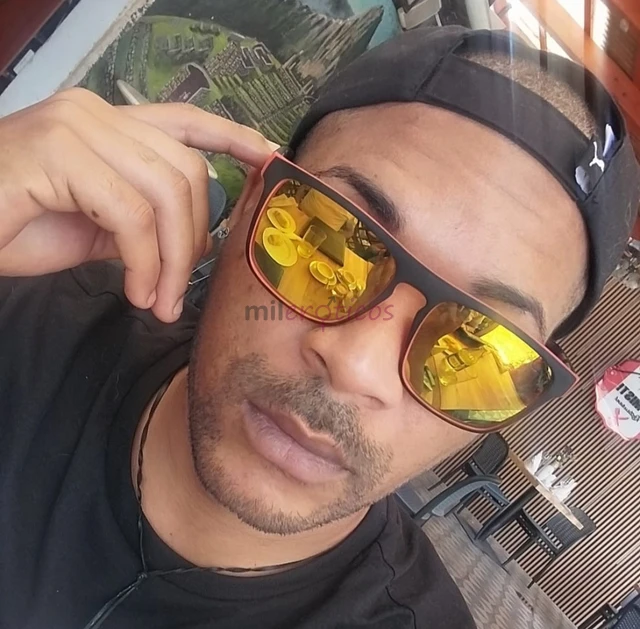 Chico cubano super caliente 24 24 tengo 33 anos versatil con una verga de 20 cm y un buen trasero siempre dispuesto a cumplir tus fantasias sexuales p...