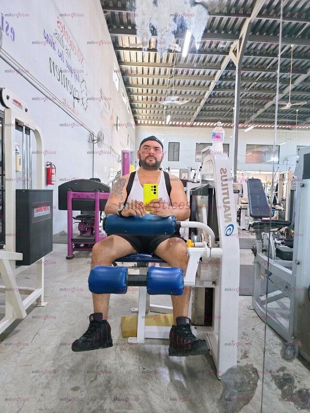 FOTOS DE I AM A BEAR, HAIR AND BEARD, FETISHIST, I LIKE TO BE GIVEN A LOT OF ORAL, GIVE M