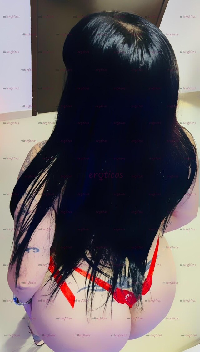 FOTOS DE VALENTINA RICA MUJER VOLUPTUOSA BLANCA CABELLO NEGRO LARGO NATURAL SENOS GRANDES