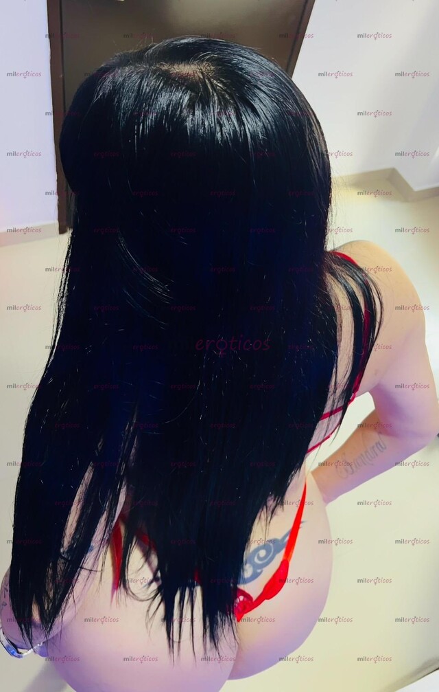 FOTOS DE VALENTINA RICA MUJER VOLUPTUOSA BLANCA CABELLO NEGRO LARGO NATURAL SENOS GRANDES