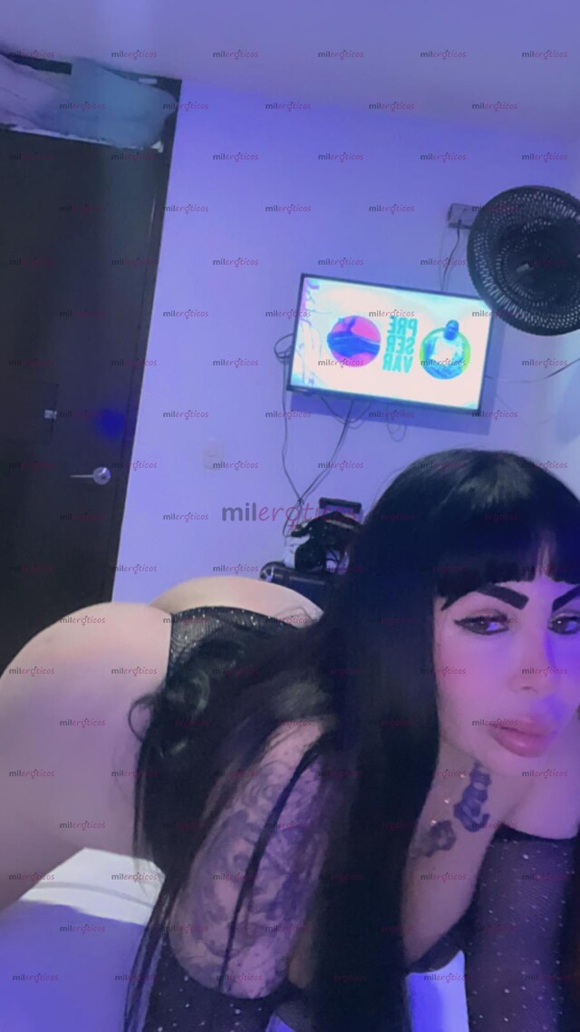FOTOS DE VALENTINA RICA MUJER VOLUPTUOSA BLANCA CABELLO NEGRO LARGO NATURAL SENOS GRANDES