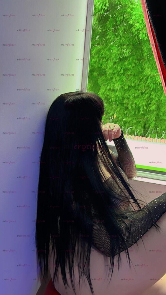 FOTOS DE VALENTINA MUJER CALIENTE VOLUPTUOSA BLANCA CABELLO NEGRO LARGO NATURAL SENOS GRA