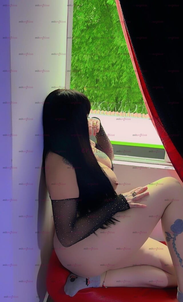 FOTOS DE SOY VALENTINA MUJER VOLUPTUOSA BLANCA CABELLO NEGRO LARGO NATURAL SENOS GRANDES
