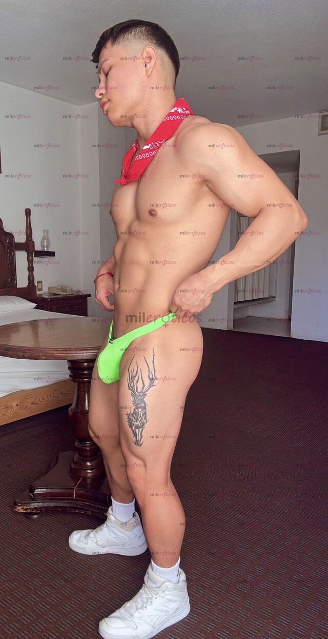 FOTOS DE DEPORTISTA DE FUTBOL ,CUERPO LAMPIÑO COMPLACIENTE Y CACHONDO !