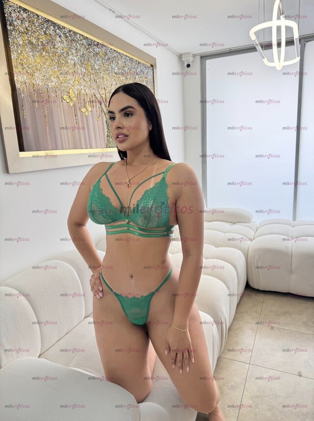 FOTOS DE MAJO TÚ PELI NEGRA CALIENTE Y SEXY COLOMBIANA