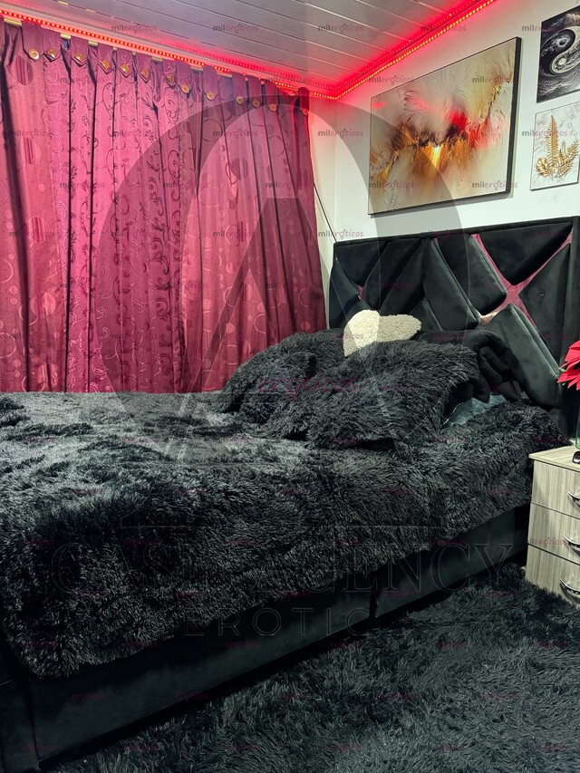 FOTOS DE SE SOLICITA MODELOS! CLIENTES FRECUENTES,EXCLUISVOS GANANCIAS DIARIAS