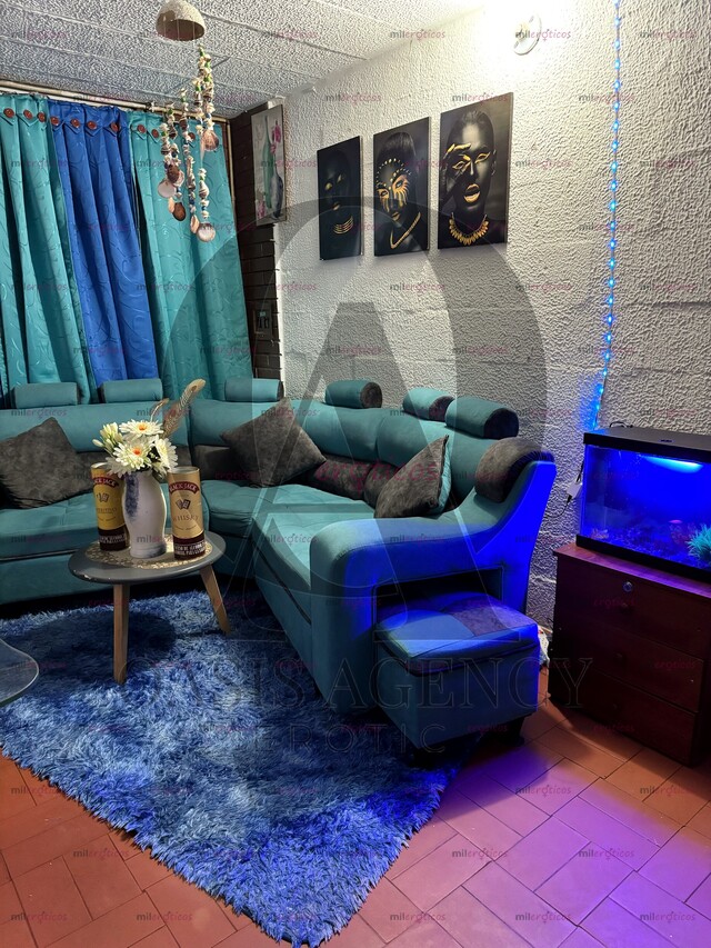 FOTOS DE SE SOLICITA MODELOS! CLIENTES FRECUENTES,EXCLUISVOS GANANCIAS DIARIAS