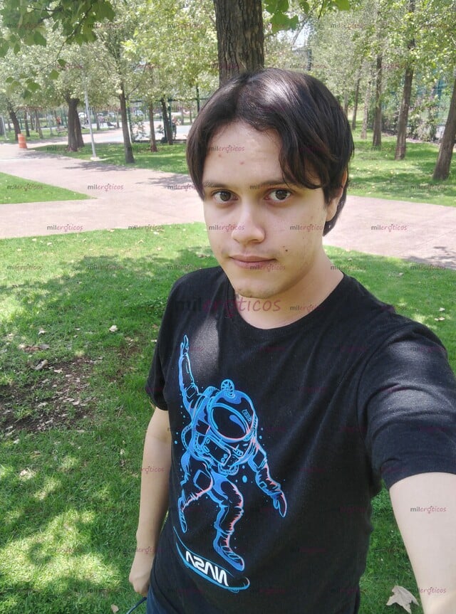 FOTOS DE UNIVERSITARIO 22 AÑOS FANTASIAS BESOS COLÁGENO
